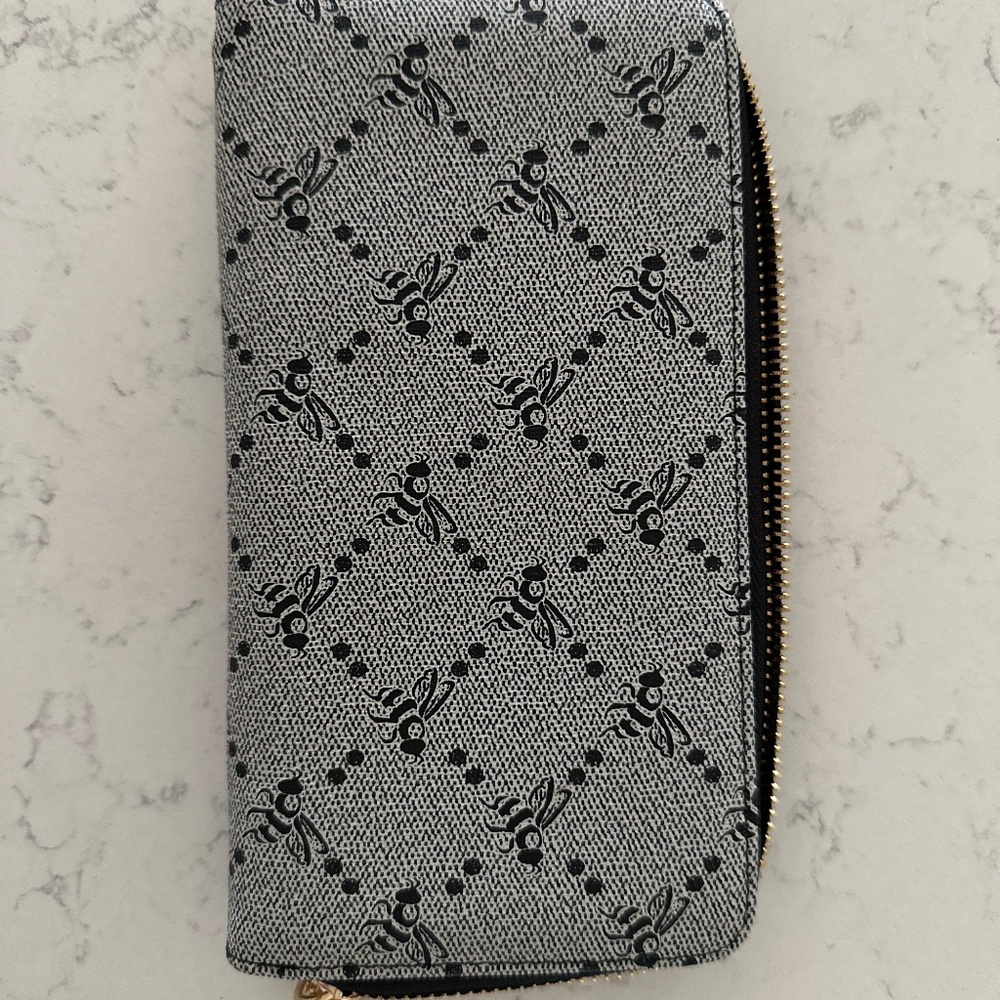 Bumble Bee print wallet - black